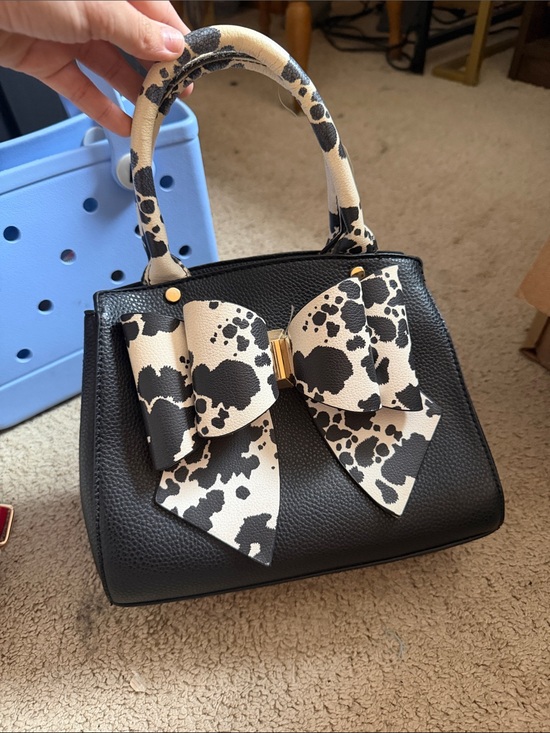 like dreams Handbags - Black Crossbody Satchel with Black-and-Cream Bow Accent